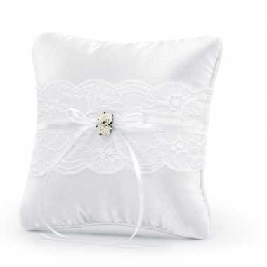 Bruiloft ringkussentje met witte roosjes